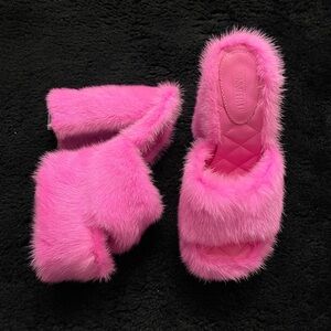 Jennifer Le Fur Heels